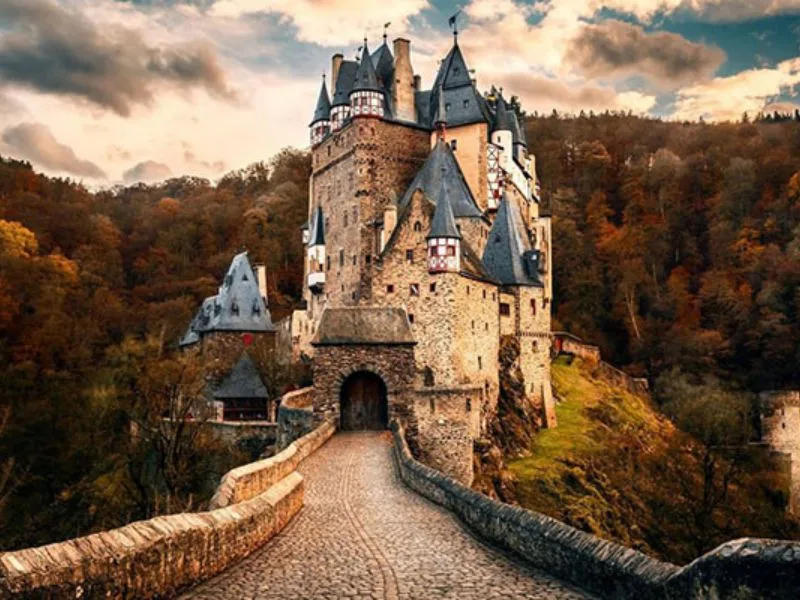 lau dai neuschwanstein toa lau dai co tich giua long nuoc duc